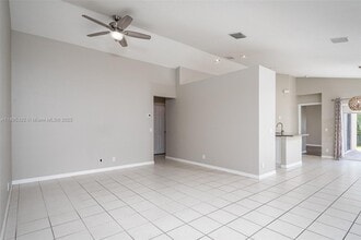 1524 Canary Island Dr in Weston, FL - Building Photo - Building Photo