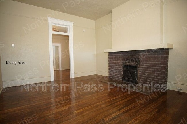1421 Wyoming Ave in El Paso, TX - Foto de edificio - Building Photo