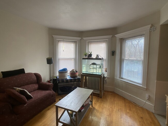 590 Centre St in Boston, MA - Building Photo - Building Photo