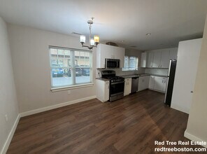 10 Myrtle St in Waltham, MA - Building Photo - Building Photo