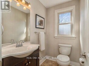 34 Vassar Dr in Toronto, ON - Building Photo - Building Photo
