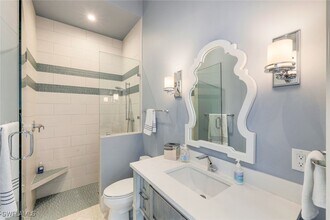 425 Harbour Dr in Naples, FL - Building Photo - Building Photo