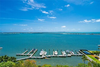 1643 Brickell Ave in Miami, FL - Building Photo - Building Photo