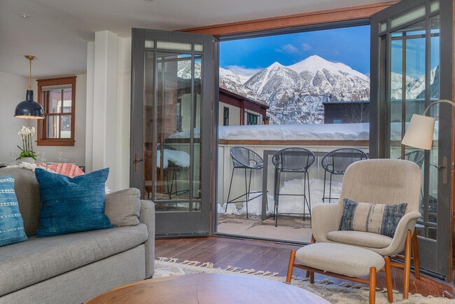 230 S Pine St in Telluride, CO - Building Photo - Building Photo