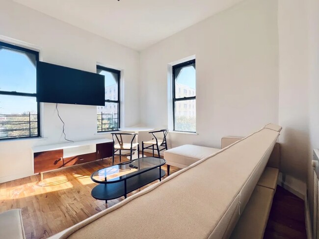 Furnished room/NOT APARTMENT