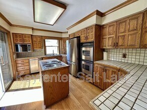 7179 S 2825 E in Cottonwood Heights, UT - Building Photo - Building Photo