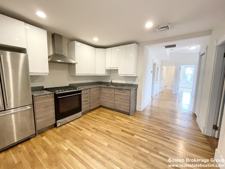 92 L St, Unit 3 in Boston, MA - Building Photo