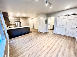 2330 Yakima Ct in Tacoma, WA - Building Photo - Building Photo