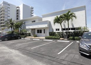 1705 N Riverside Dr in Pompano Beach, FL - Building Photo - Building Photo