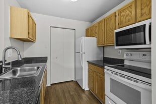 Village Club of Farmington Hills in Farmington Hills, MI - Building Photo