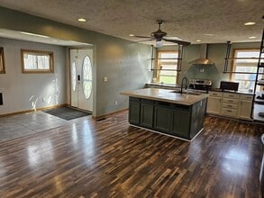 1046 E Hinchman Rd in Berrien Springs, MI - Building Photo - Building Photo