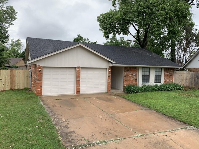 805 Hawks Nest Dr in Norman, OK - Building Photo - Building Photo