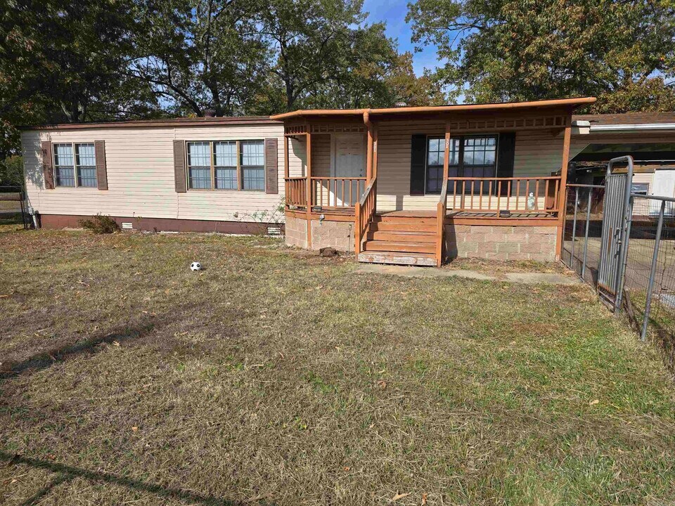 301 SE 3rd St in Bryant, AR - Building Photo