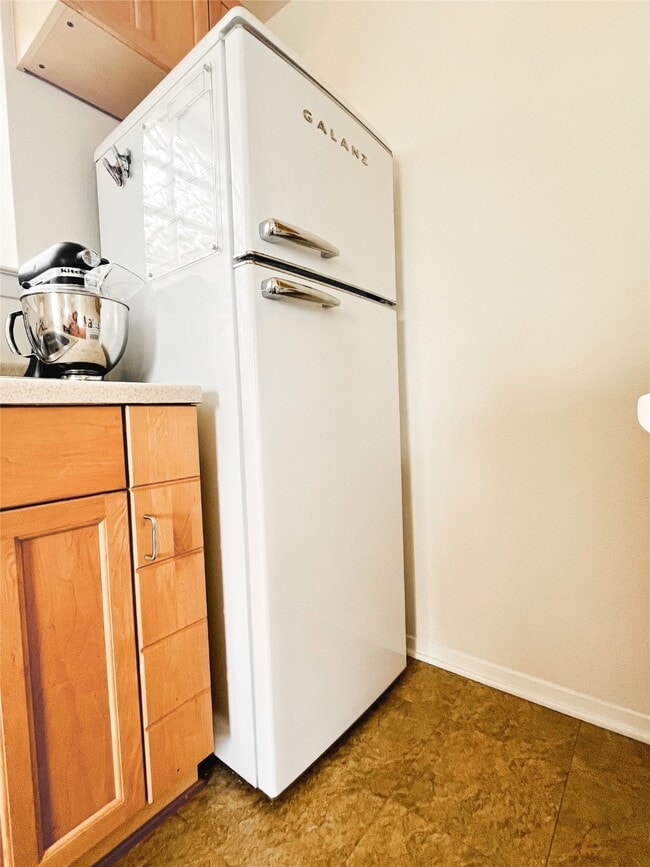 3127 Bernardo De Galvez Ave