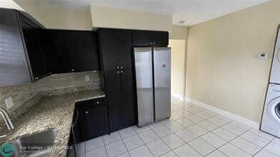 1733 NE 56th Ct in Fort Lauderdale, FL - Foto de edificio - Building Photo