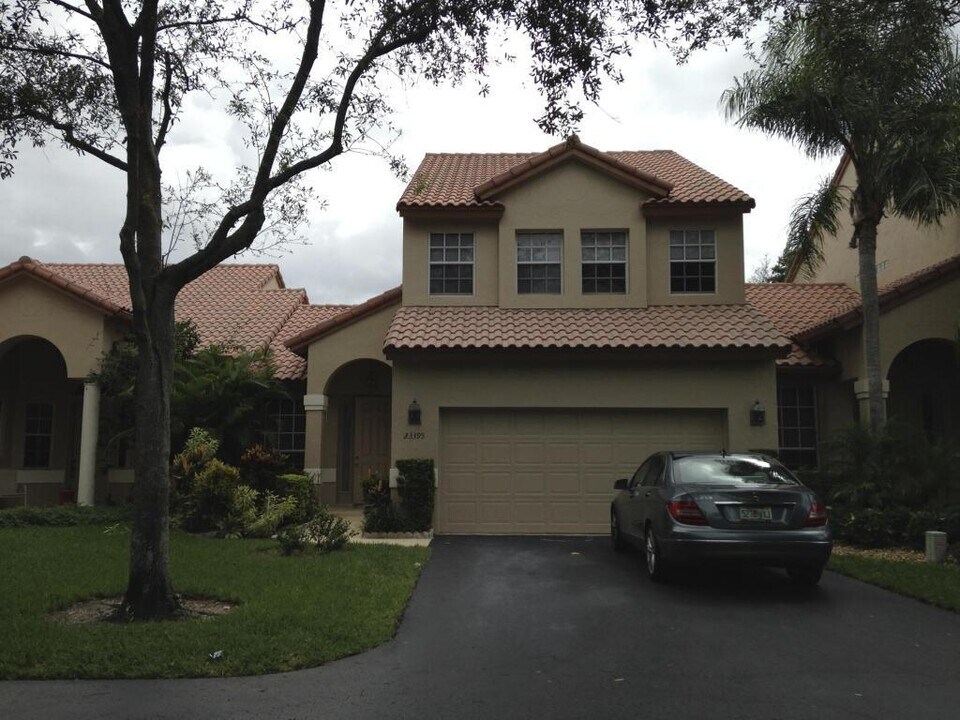 23395 Water Cir in Boca Raton, FL - Building Photo