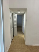212 Lake Pointe Dr in Oakland Park, FL - Building Photo - Building Photo