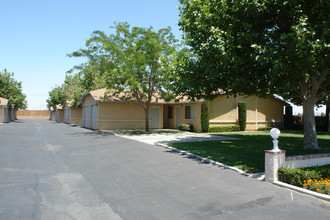 Desert Meadows Apartments in Hesperia, CA - Building Photo - Building Photo