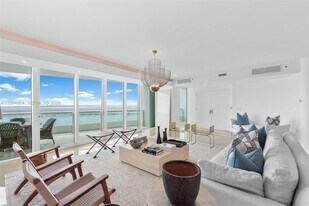 1643 Brickell Ave in Miami, FL - Building Photo