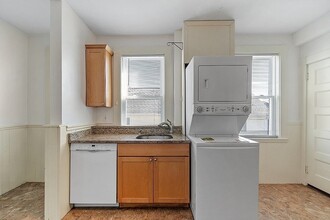 733 Hale St-Unit -2 in Beverly, MA - Building Photo - Building Photo