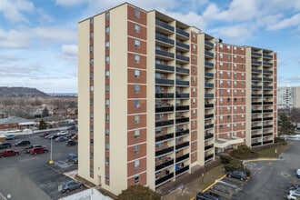 Kings Forest Manor in Hamilton, ON - Building Photo - Building Photo