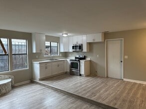 3452 S Airport Way in Stockton, CA - Building Photo - Building Photo