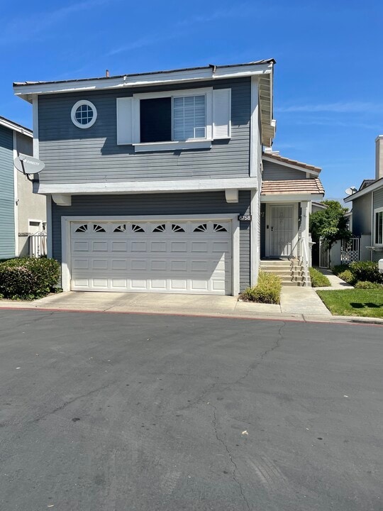 6758 Bradford Ct in Chino, CA - Foto de edificio