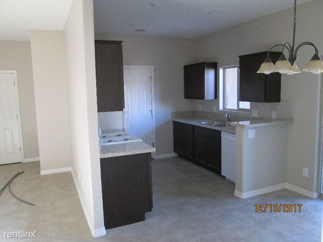 6201 N Tower Ln in Prescott Valley, AZ - Foto de edificio - Building Photo