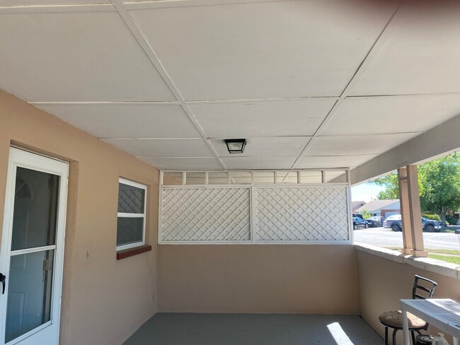 3000 St John Dr, Unit 1 in Clearwater, FL - Foto de edificio - Building Photo