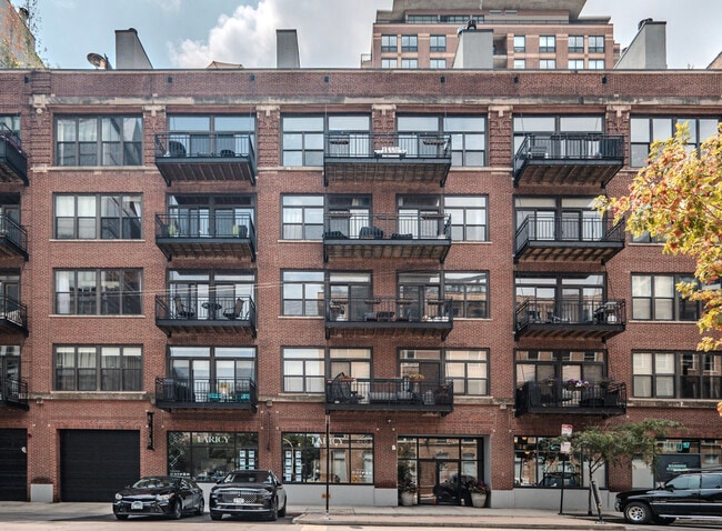 375 W Erie St in Chicago, IL - Building Photo - Building Photo