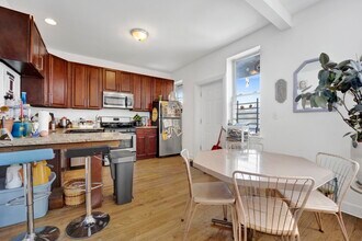 3809 W Altgeld St in Chicago, IL - Building Photo - Building Photo