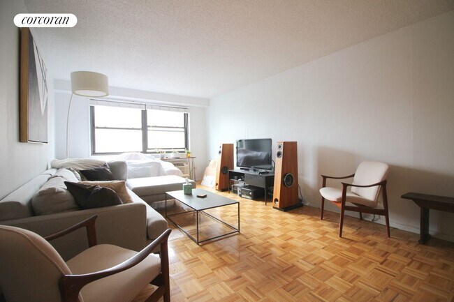401 2nd Ave in New York, NY - Building Photo - Building Photo