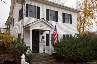 49925 Main Rd in Southold, NY - Building Photo