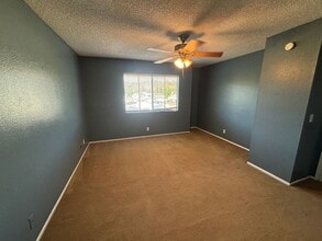 27667 Ironstone Dr in Santa Clarita, CA - Building Photo - Building Photo