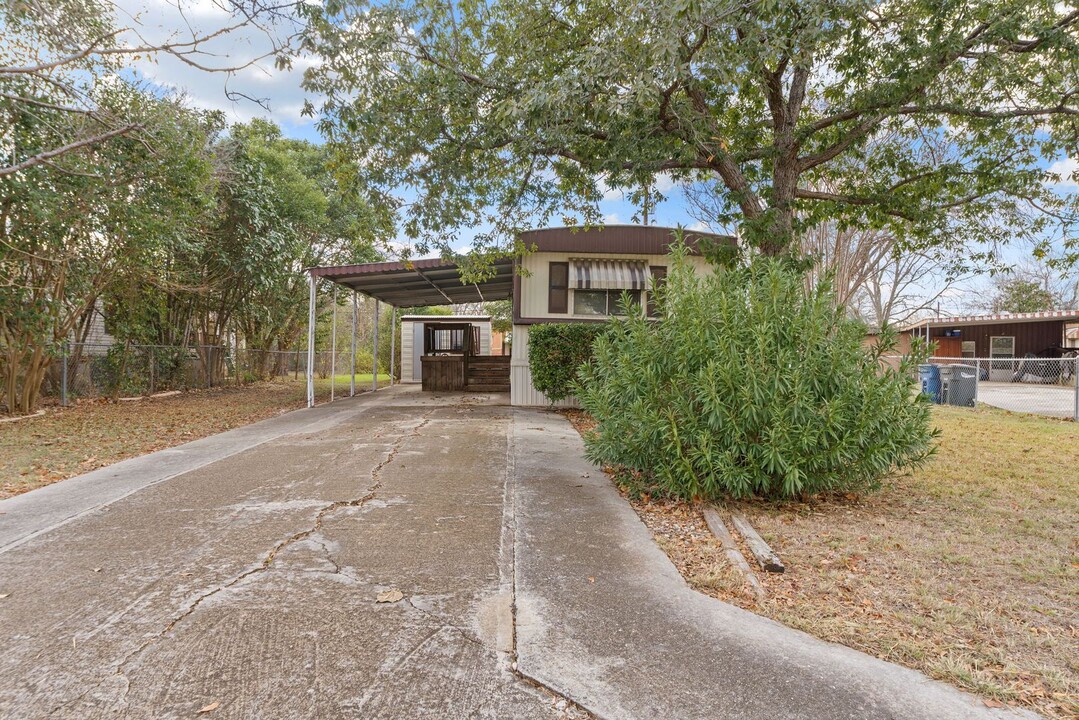 1506 Honeysuckle Ln in New Braunfels, TX - Building Photo