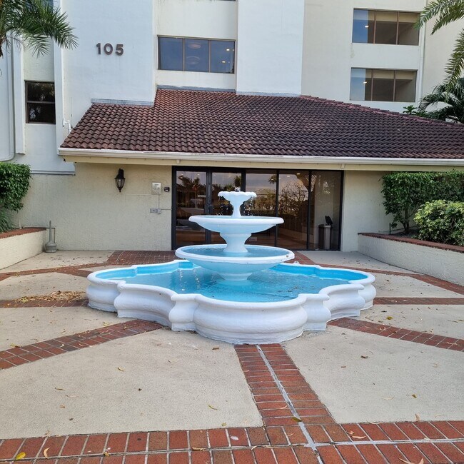 105 Lake Emerald Dr, Unit 416