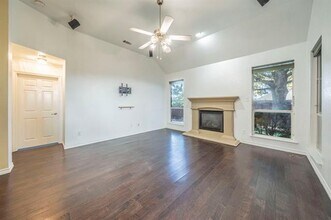 7042 Hedgebrook in Dallas, TX - Building Photo - Building Photo