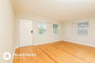 6908 Ambassador Dr in Orlando, FL - Foto de edificio - Building Photo