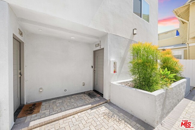 1126 Magnolia Ave in Los Angeles, CA - Building Photo - Building Photo