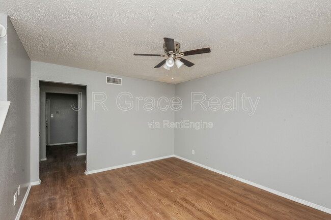 5933 Shadydell Dr in Fort Worth, TX - Building Photo - Building Photo