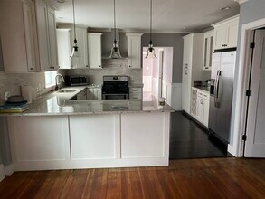 2432 E County Line Rd in Ardmore, PA - Building Photo - Building Photo