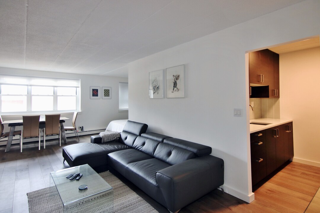 27 Northill St in Stamford, CT - Building Photo