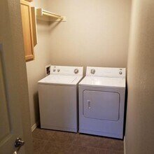 568 N Longfellow Ln in Fayetteville, AR - Building Photo - Building Photo