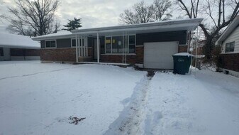 9711 Portage Dr in St. Louis, MO - Building Photo