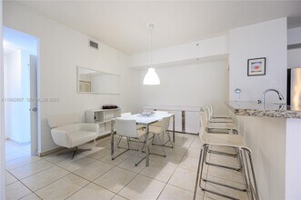 7360 NW 114th Ave in Doral, FL - Building Photo - Building Photo