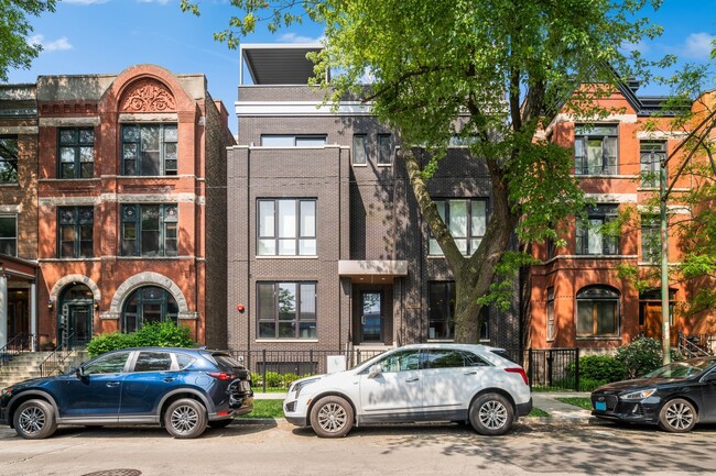 property at 2236 N Kenmore Ave
