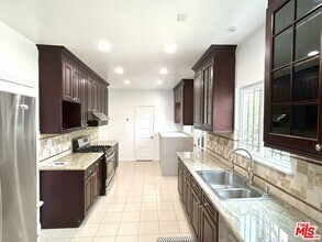 621 S Highland Ave in Los Angeles, CA - Building Photo - Building Photo