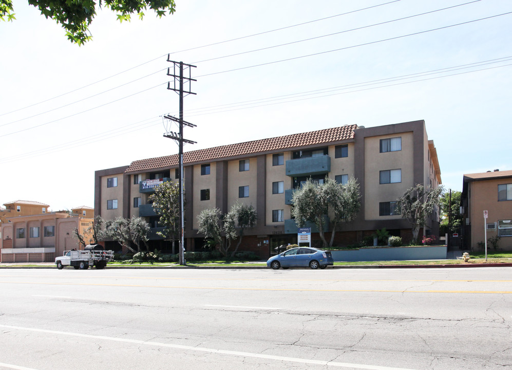 12626 Burbank in North Hollywood, CA - Foto de edificio