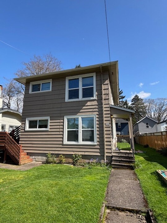 9416 N Buchanan Ave in Portland, OR - Foto de edificio