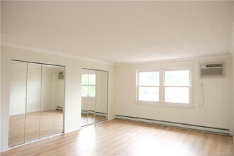 6321 W Quaker St in Orchard Park, NY - Building Photo - Building Photo